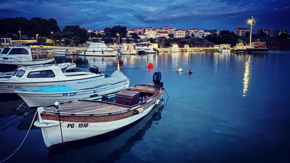 Apartment Adriana Povljana Εξωτερικό φωτογραφία