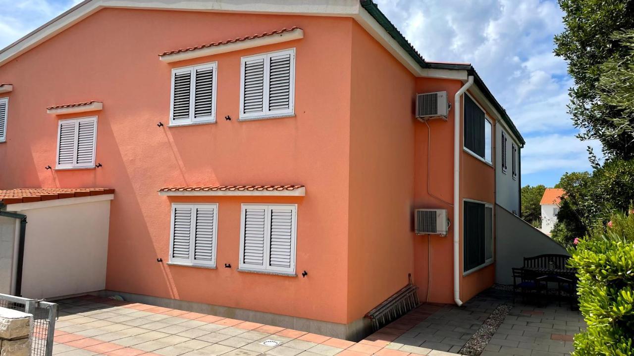 Apartment Adriana Povljana Εξωτερικό φωτογραφία